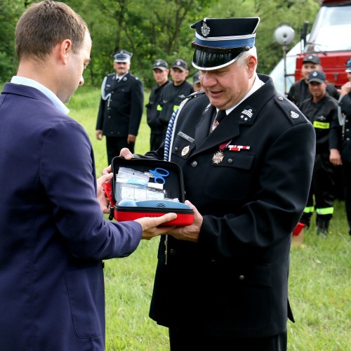 Przekazanie sprzętu dla Ochotniczych Straży Pożarnych